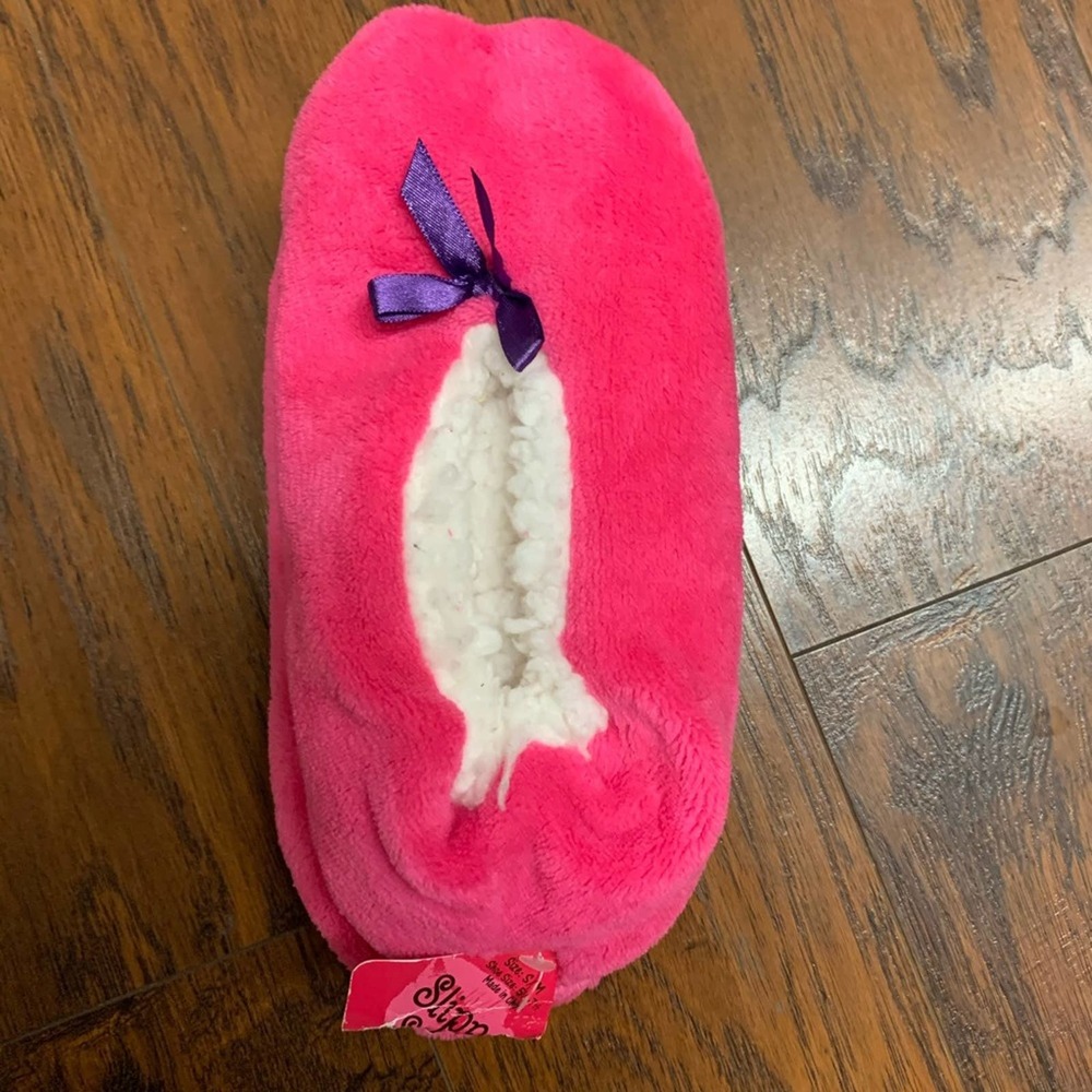 Slippers Pink Sherpa Lined.‎ No slide. Girls S/M NW partial Tags